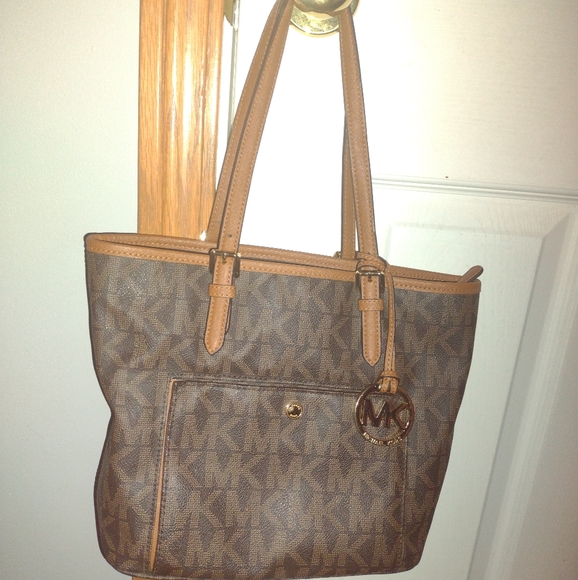 Michael Kors Handbags - *LAST CHANCE* Michael Kors Purse